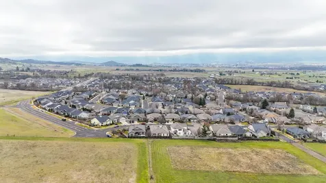 3821 Sherwood Park Drive Medford OR 97504
