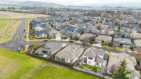 3821 Sherwood Park Drive Medford OR 97504