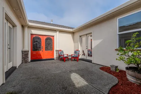3821 Sherwood Park Drive Medford OR 97504