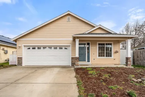8212 Kestrel Way White City OR 97503