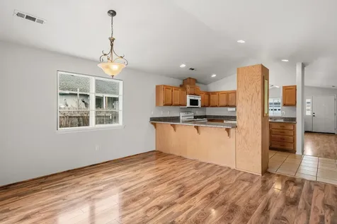 8212 Kestrel Way White City OR 97503