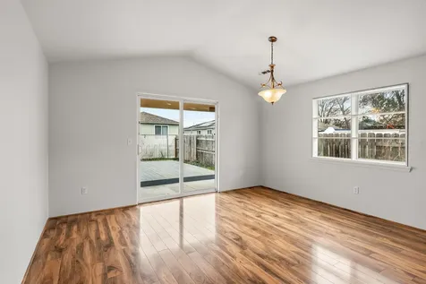 8212 Kestrel Way White City OR 97503