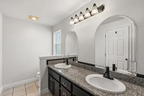 8212 Kestrel Way White City OR 97503