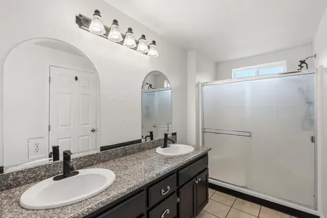 8212 Kestrel Way White City OR 97503
