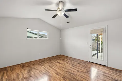 8212 Kestrel Way White City OR 97503