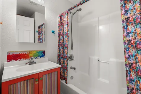 8212 Kestrel Way White City OR 97503