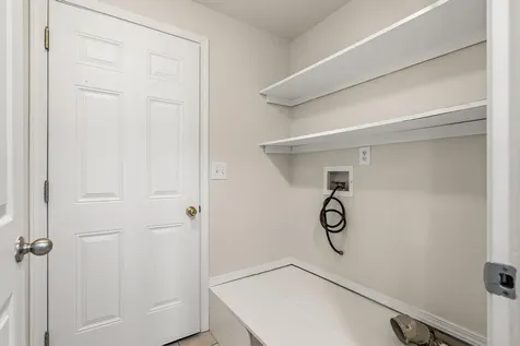 8212 Kestrel Way White City OR 97503