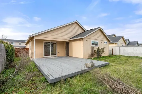 8212 Kestrel Way White City OR 97503