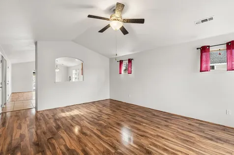 8212 Kestrel Way White City OR 97503
