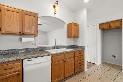 8212 Kestrel Way White City OR 97503