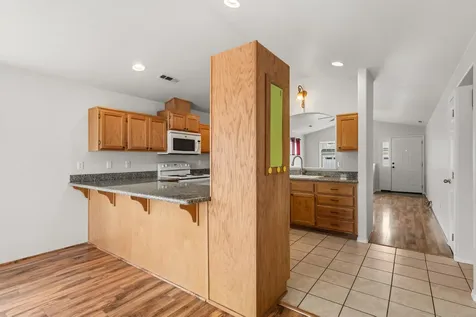 8212 Kestrel Way White City OR 97503