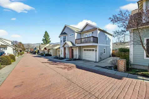 252 9th Street Alley Ashland OR 97520