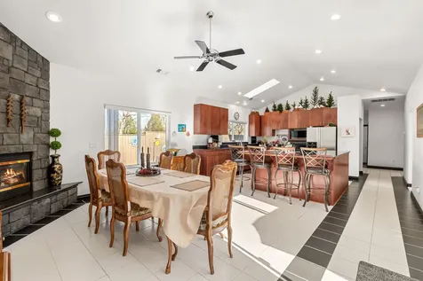 875 N Mountain Avenue Central Point OR 97502