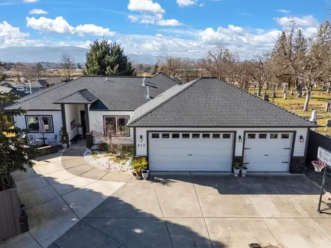 875 N Mountain Avenue Central Point OR 97502