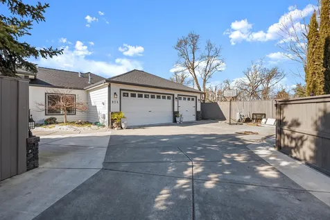 875 N Mountain Avenue Central Point OR 97502