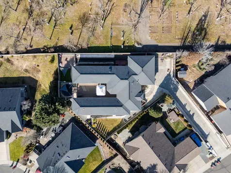 875 N Mountain Avenue Central Point OR 97502