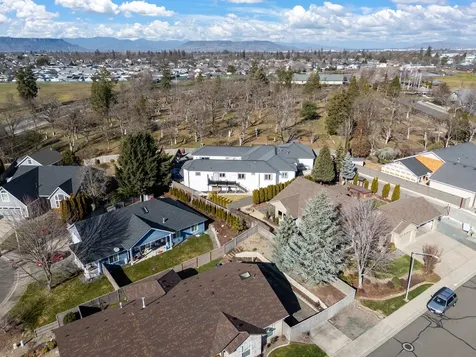 875 N Mountain Avenue Central Point OR 97502