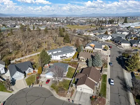 875 N Mountain Avenue Central Point OR 97502