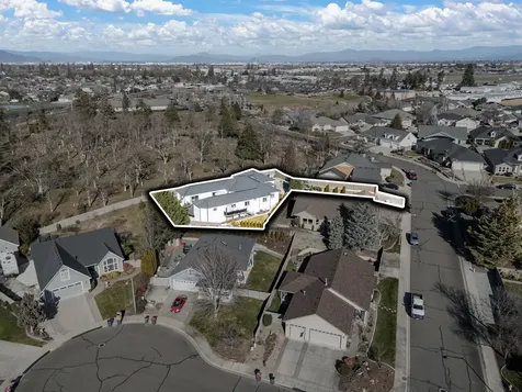 875 N Mountain Avenue Central Point OR 97502