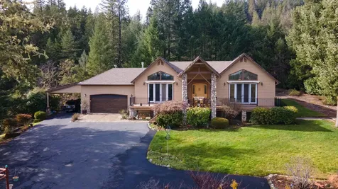 521 Seclusion Loop Grants Pass OR 97526