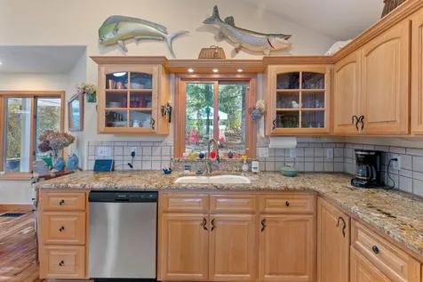 521 Seclusion Loop Grants Pass OR 97526