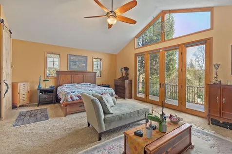521 Seclusion Loop Grants Pass OR 97526