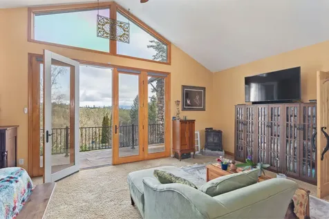 521 Seclusion Loop Grants Pass OR 97526