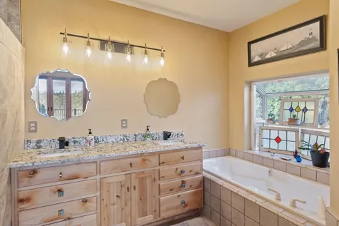 521 Seclusion Loop Grants Pass OR 97526