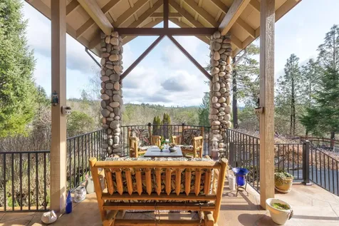 521 Seclusion Loop Grants Pass OR 97526