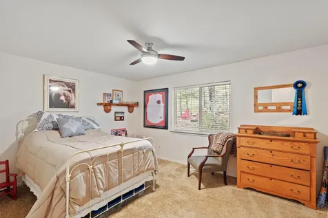 521 Seclusion Loop Grants Pass OR 97526