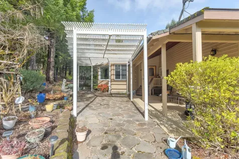 521 Seclusion Loop Grants Pass OR 97526