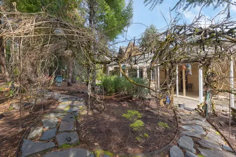 521 Seclusion Loop Grants Pass OR 97526