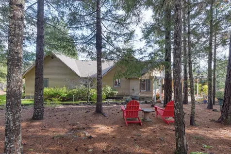 521 Seclusion Loop Grants Pass OR 97526