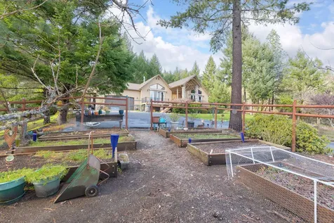 521 Seclusion Loop Grants Pass OR 97526