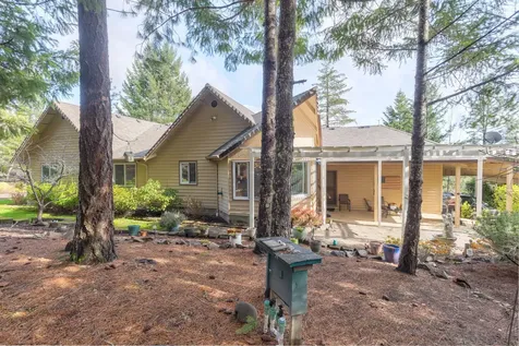 521 Seclusion Loop Grants Pass OR 97526