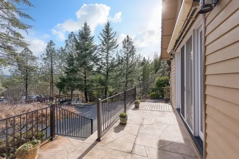 521 Seclusion Loop Grants Pass OR 97526