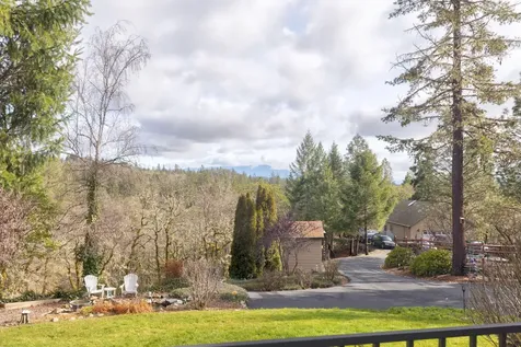 521 Seclusion Loop Grants Pass OR 97526