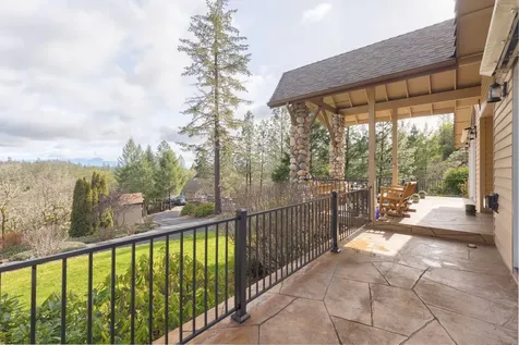 521 Seclusion Loop Grants Pass OR 97526