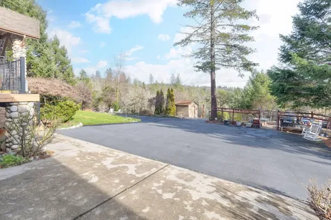 521 Seclusion Loop Grants Pass OR 97526