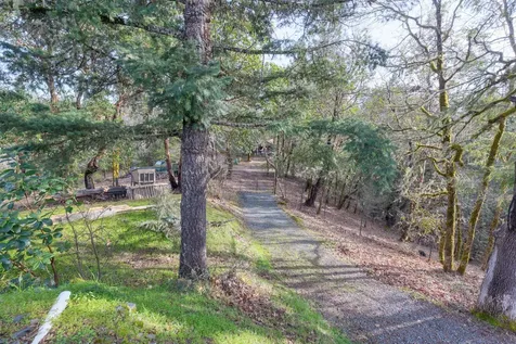 521 Seclusion Loop Grants Pass OR 97526