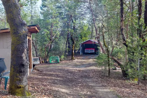 521 Seclusion Loop Grants Pass OR 97526