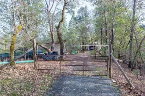 521 Seclusion Loop Grants Pass OR 97526