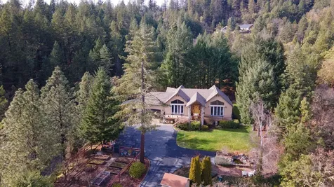 521 Seclusion Loop Grants Pass OR 97526