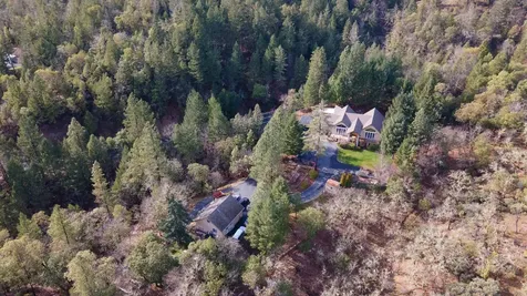 521 Seclusion Loop Grants Pass OR 97526