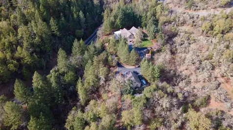 521 Seclusion Loop Grants Pass OR 97526