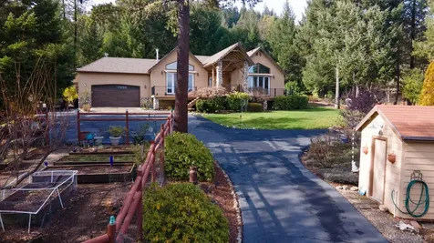 521 Seclusion Loop Grants Pass OR 97526