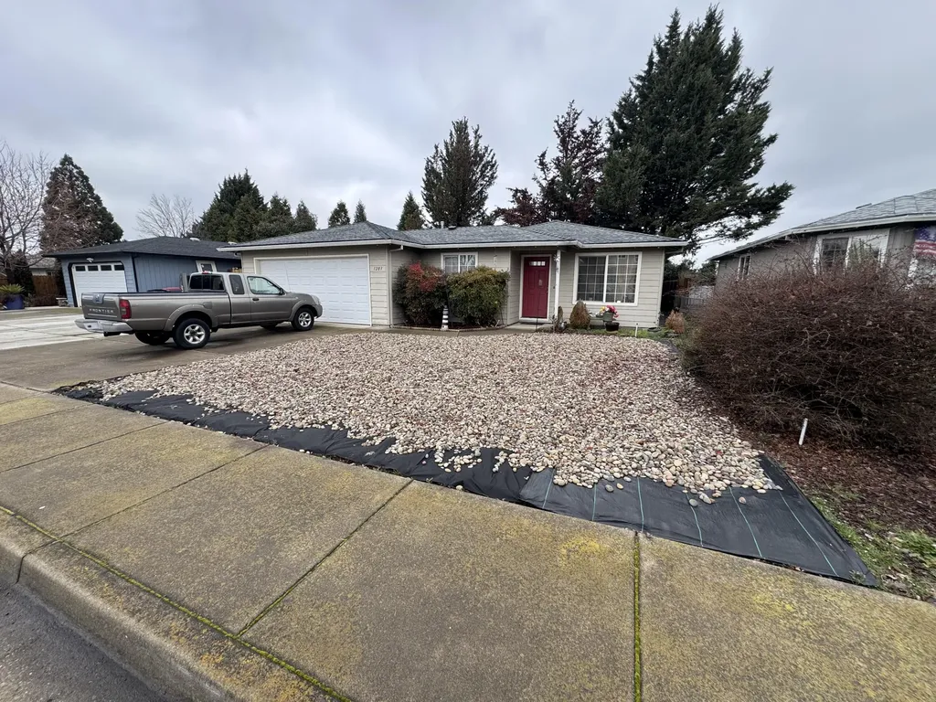 1283 Far West Avenue Central Point OR 97502