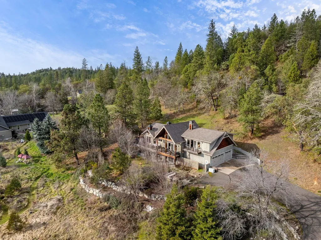 252 Frontier Lane Grants Pass OR 97526