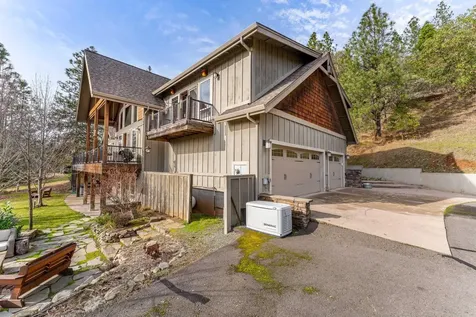 252 Frontier Lane Grants Pass OR 97526
