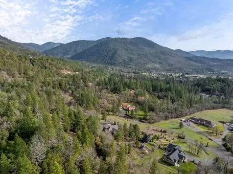 252 Frontier Lane Grants Pass OR 97526